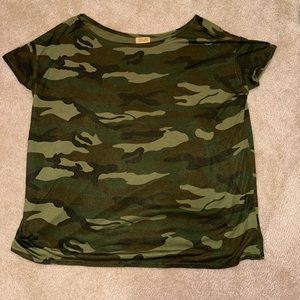 PIKO camo top